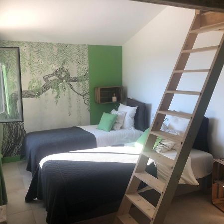 Bed and Breakfast La Tour Carree Chateauneuf-de-Gadagne Экстерьер фото