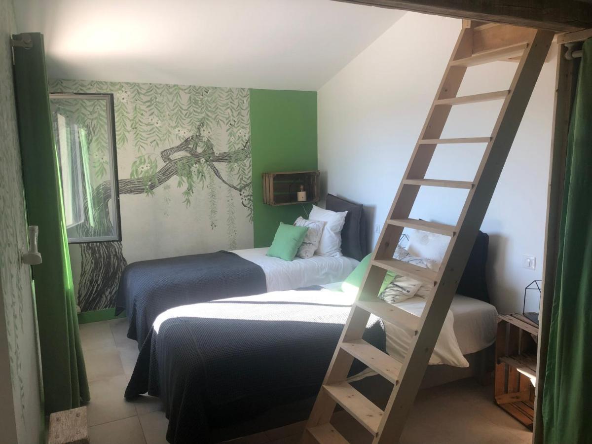 Bed and Breakfast La Tour Carree Chateauneuf-de-Gadagne Экстерьер фото
